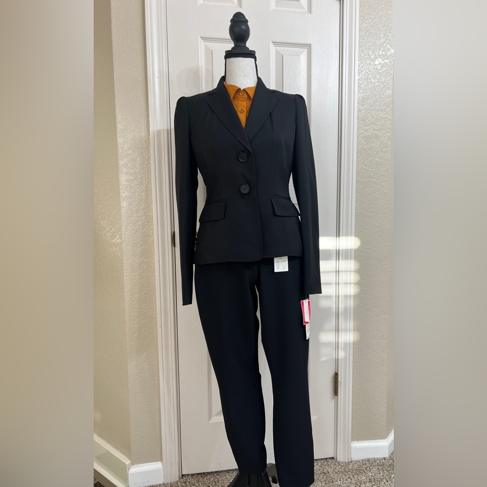 Nine & Co Blazer size 2 color black